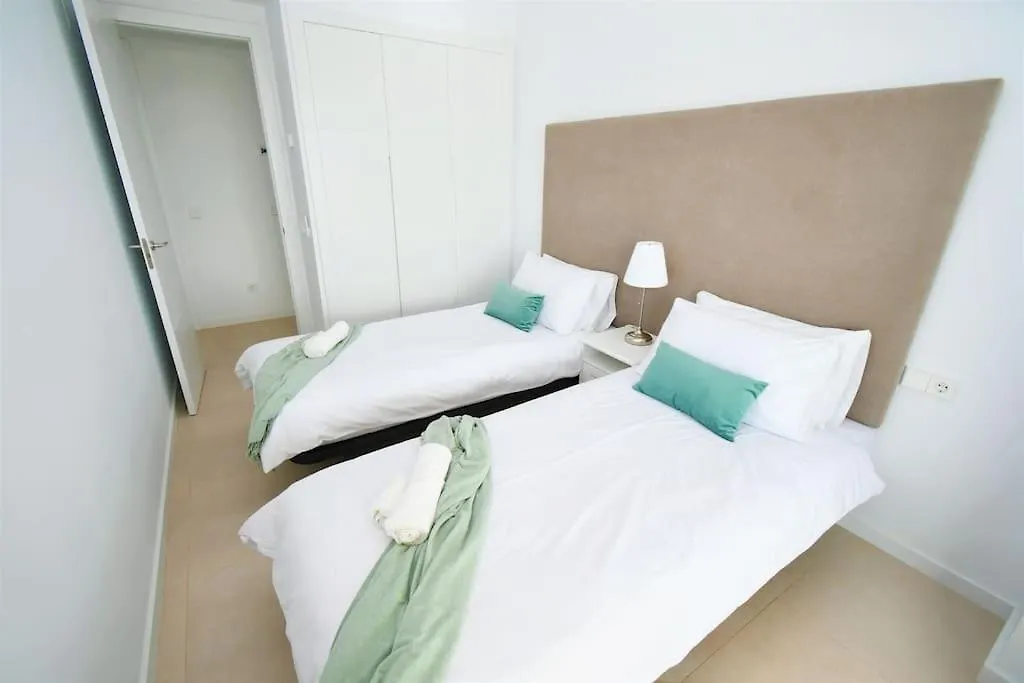 Casa Kerr - Luxury Apt - Sleeps 9 - Los Boliches Apartment Malaga