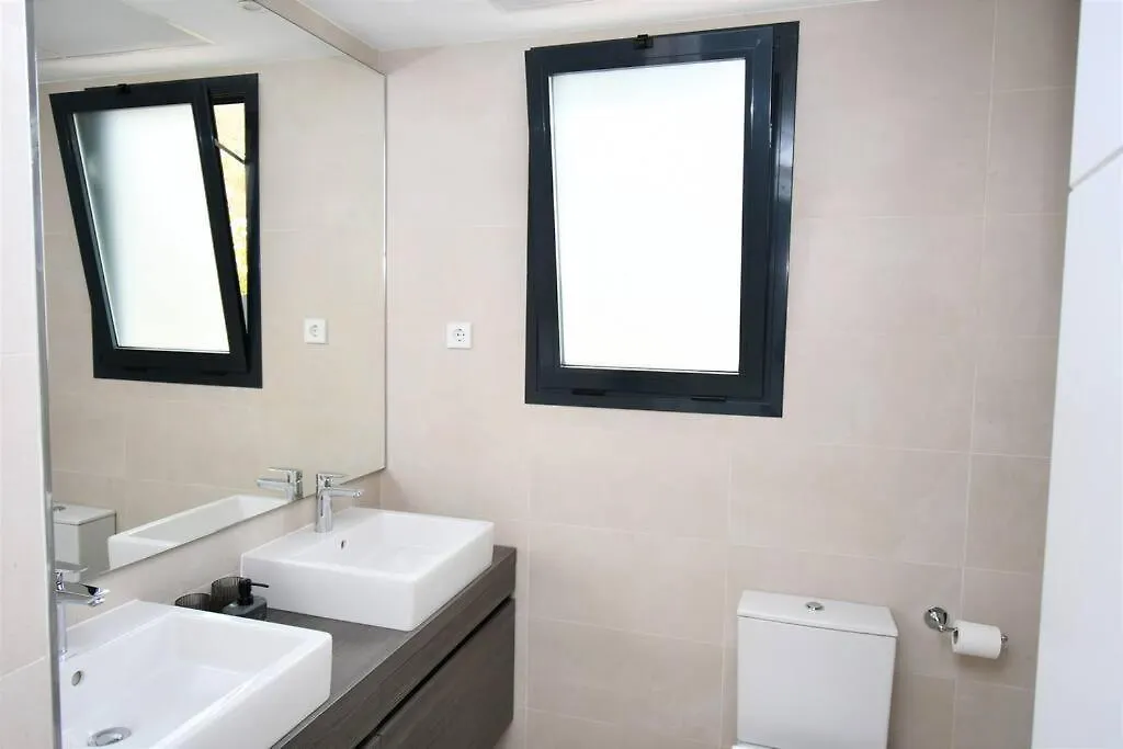 Casa Kerr - Luxury Apt - Sleeps 9 - Los Boliches Apartment Malaga
